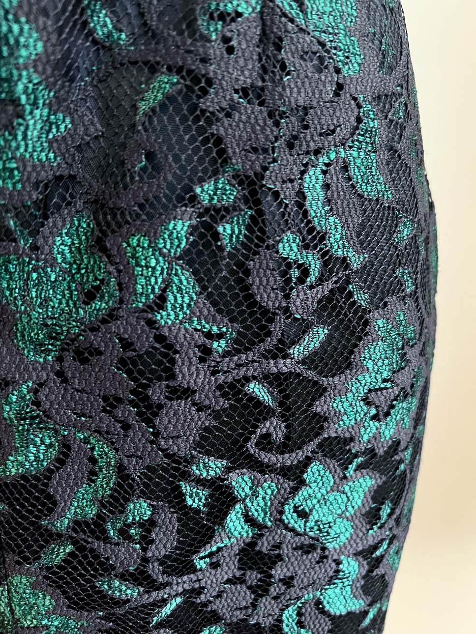 Vintage 1980s Cocktail Dress - SEXY Sculpted Hourglass Minidress w Black Lace over Emerald Green Size S