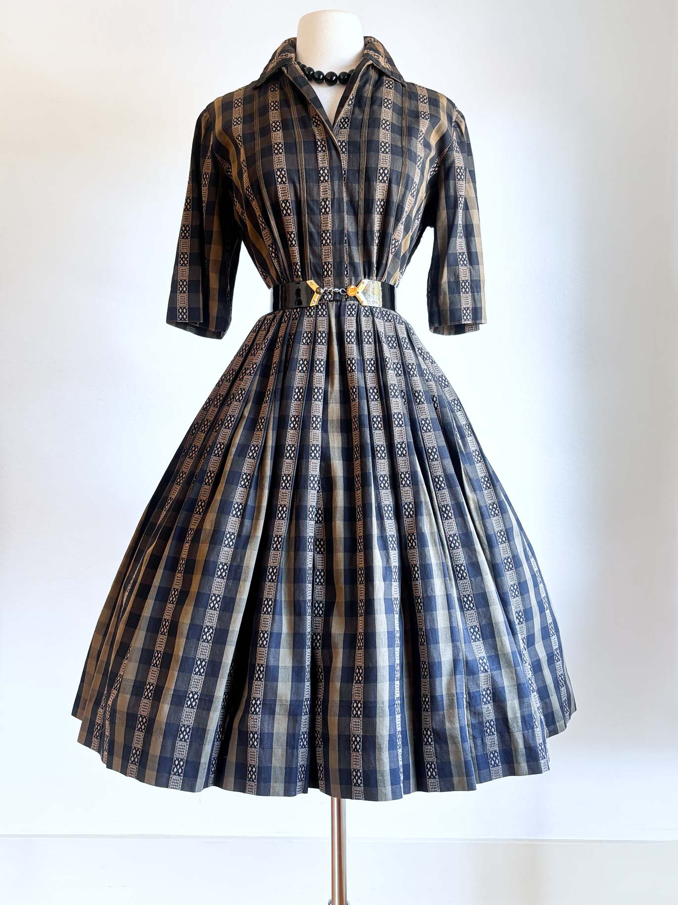 Vintage 1950s to 1960s Dress - Wonderful Woven Cotton Olive Black Plaid Shirtwaist Size M