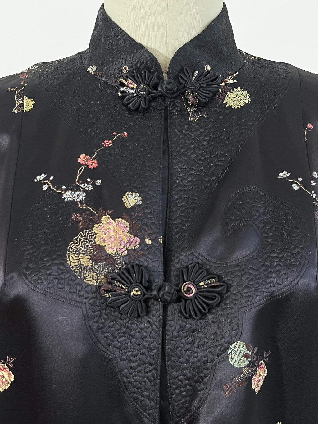Vintage 1940s to 1950s Black Silk Satin Chinese Rose Vases Brocade Coat - Stunning Loungewear or Evening Coat w Soft Pastels Size M