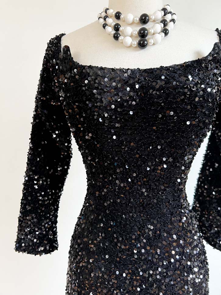Vintage Goth 80s - Y2K Black Fully Sequined Bombshell Full Length 1960s Inspired Knit Dress - Neckline has FANGS Size XS