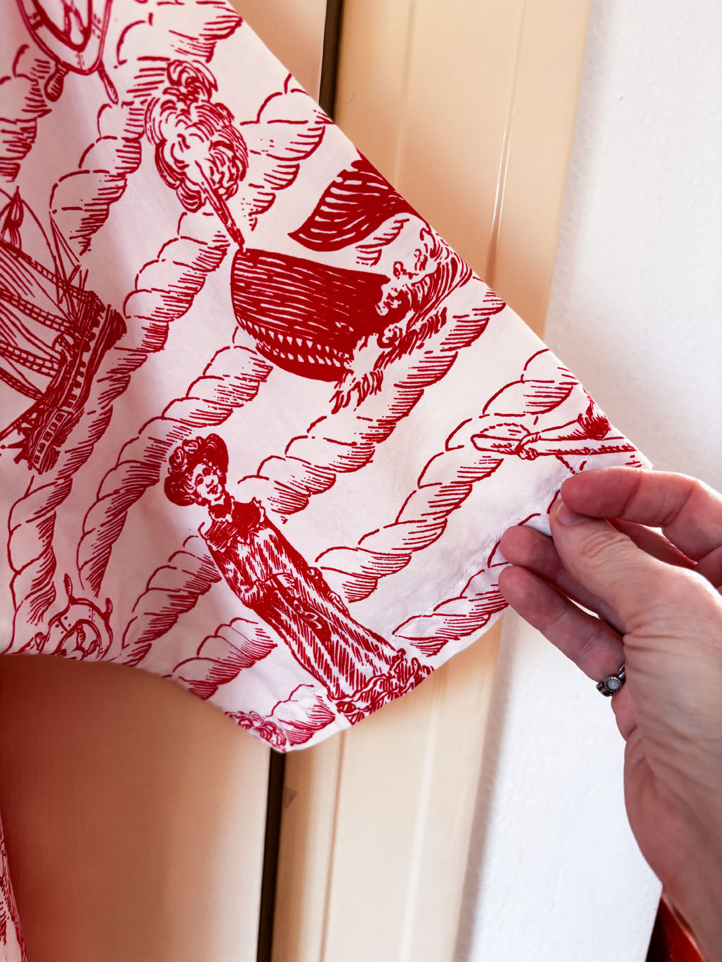 Vintage 1960s Men's Hawaiian Shirt - RARE Mildred's Hawaii Whaling + Drunken Debauchery Lahaina Maui Cotton Pullover Size L