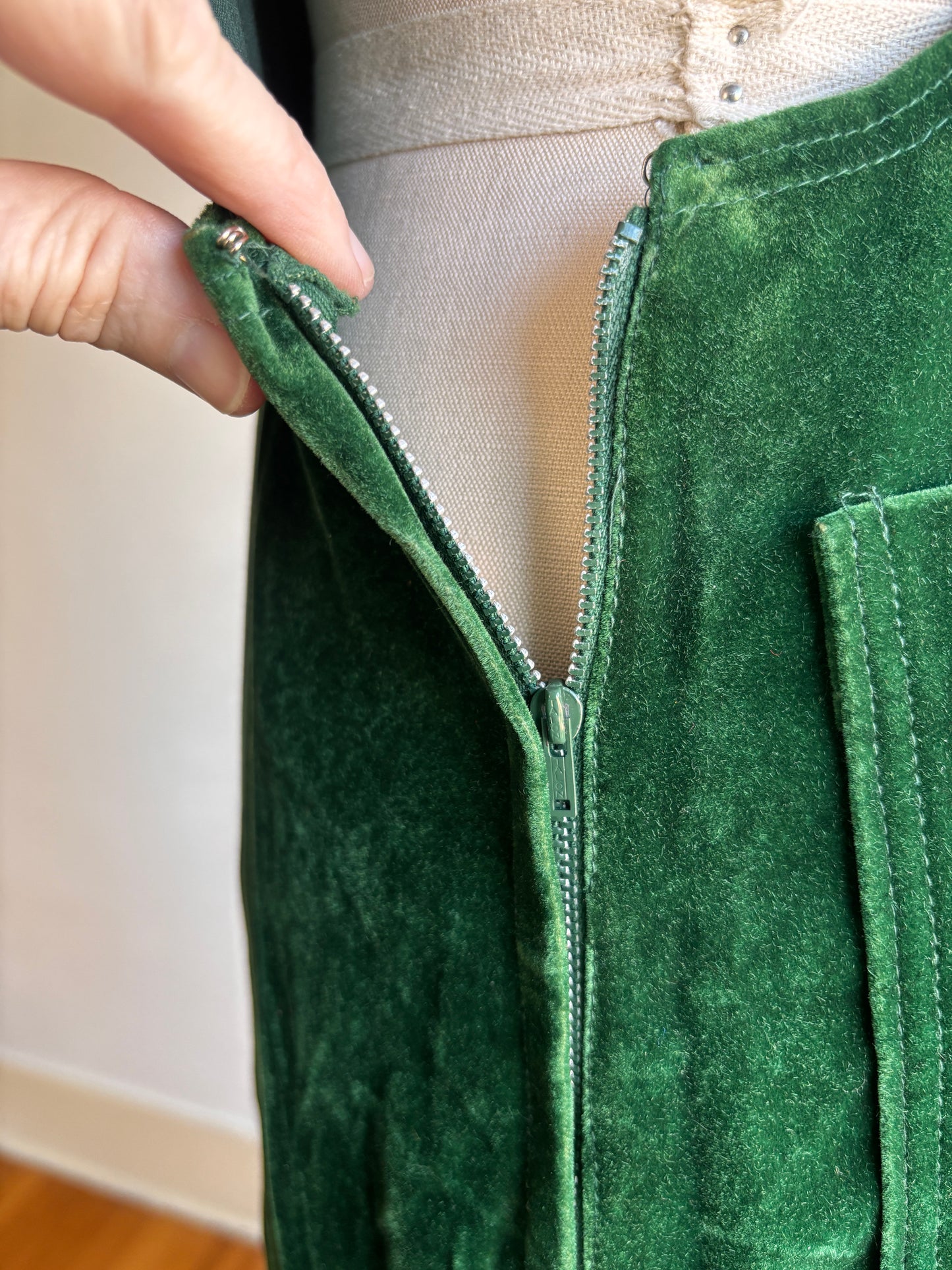 Vintage Late 1960s to 1970s Overalls Jumpsuit - Glowing Deep Emerald Green Velveteen w Wide Bell/Flare Legs Size S